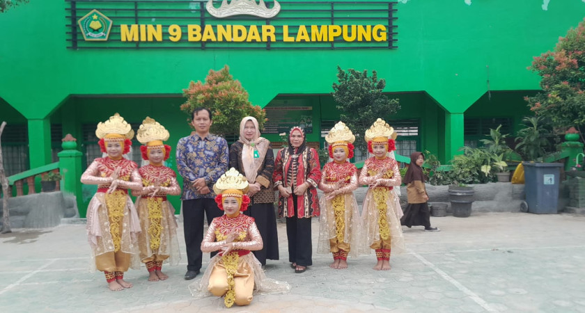 TIM SANGGAR TARI MIN 9 Bandarlampung ikuti lomba di Azzahra Islamic Boarding School